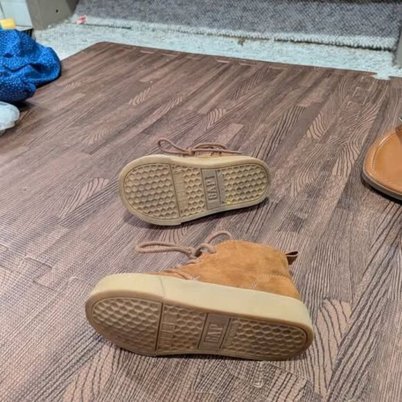 Toddler size 6 lace up suede Gap boots EUC - Picture 3 of 3